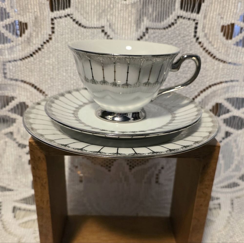 Ciroa Luxe Florence Fine Quality Porcelain 3 Piece Set Wth Metallic Accents